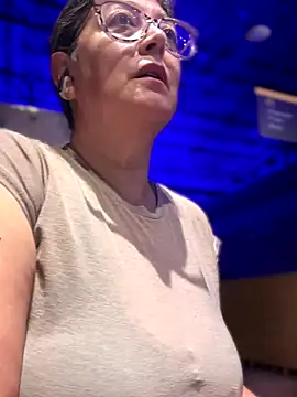 Snapshot of emma_tour chatting on January 6, 2:21 pm emma tour online show from January 6, 2:21 pm