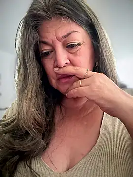 Snapshot of emma_tour chatting on January 7, 12:18 pm emma tour online show from January 7, 12:18 pm