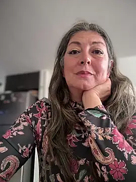 Snapshot of emma_tour chatting on February 3, 5:40 pm emma tour online show from February 3, 5:40 pm