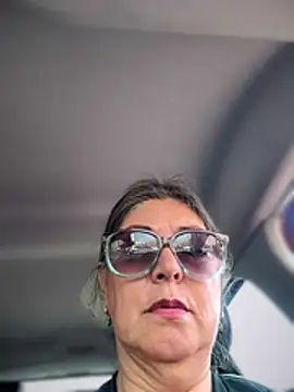 Snapshot of emma_tour chatting on February 5, 3:27 pm emma tour online show from February 5, 3:27 pm