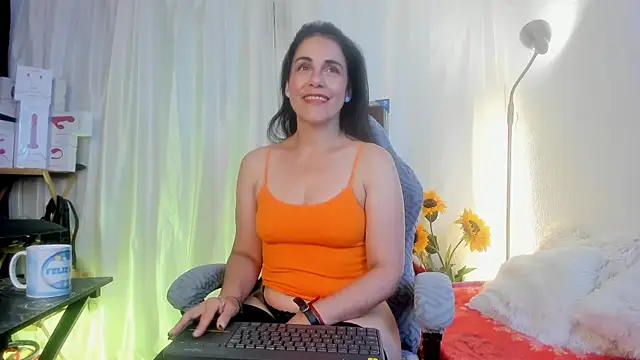 Snapshot of girasol_walton chatting on May 9, 2:00 pm girasol walton online show from May 9, 2:00 pm