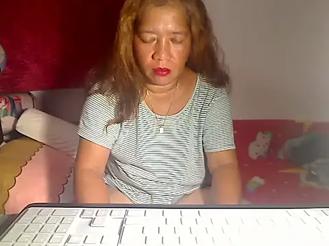 Snapshot of wethornypussy4u chatting on February 1, 5:44 pm wethornypussy4u online show from February 1, 5:44 pm