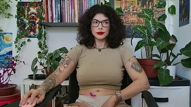 Snapshot of TaliMajesty chatting on May 6, 10:09 am TaliMajesty online show from May 6, 10:09 am