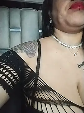 chelaqueen  online show from June 11, 3:15 am