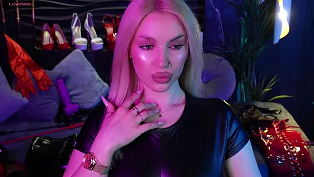 Snapshot of MistressDarsy chatting on March 19, 10:11 am MistressDarsy online show from March 19, 10:11 am