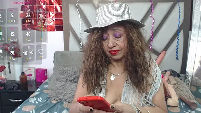 matureluna online show from June 26, 4:22 pm