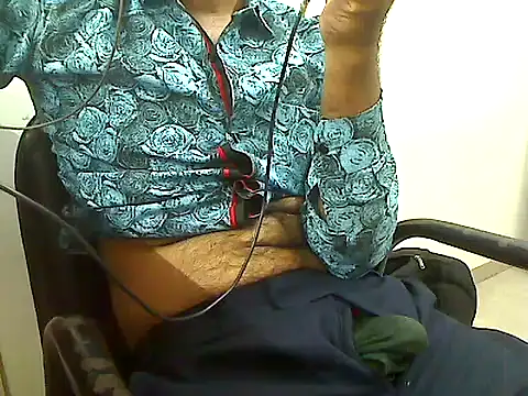 Snapshot of lltstr52 chatting on May 8, 5:46 am lltstr52 online show from May 8, 5:46 am