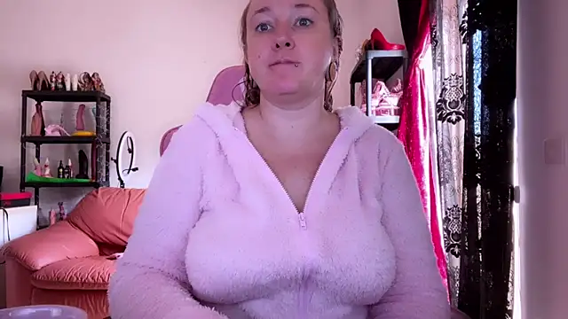 kisicaxx online show from November 4, 9:41 am