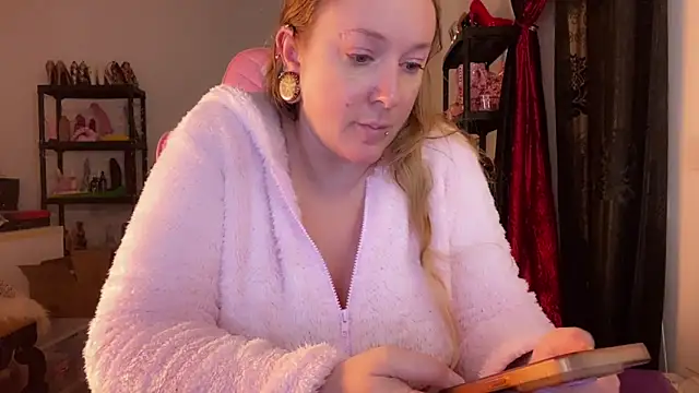 kisicaxx online show from November 13, 6:29 pm