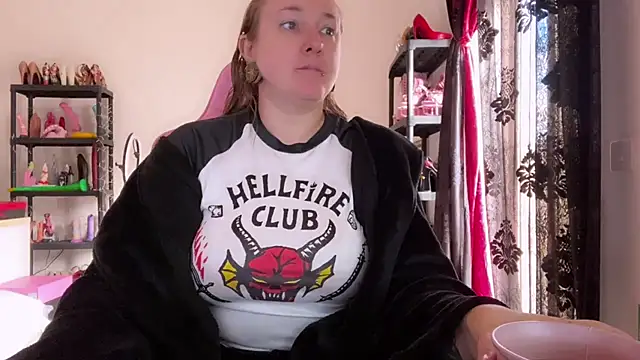 kisicaxx online show from November 27, 9:00 am