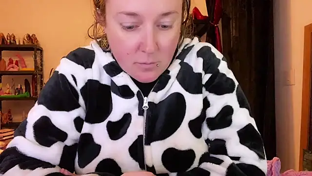 kisicaxx online show from December 3, 5:11 pm