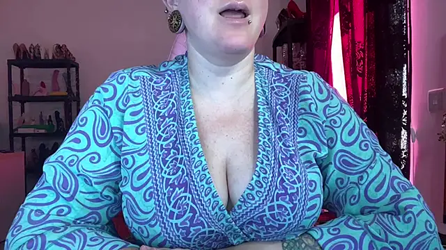 kisicaxx online show from July 8, 7:35 am