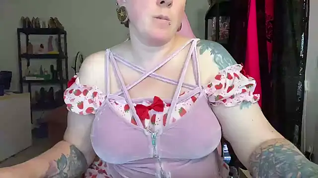 kisicaxx online show from July 10, 5:26 pm