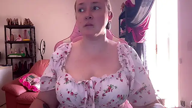 kisicaxx online show from July 16, 10:10 am