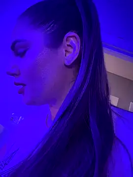 lovely beast online show from November 18, 5:28 pm