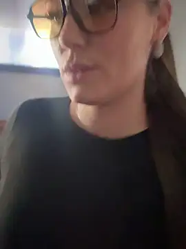 lovely beast online show from December 5, 6:15 pm