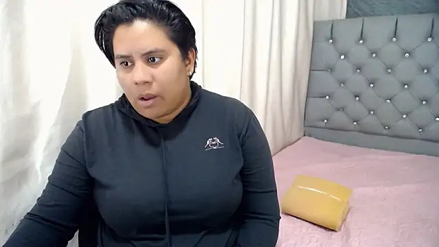 Snapshot of hotlesby4uxxx chatting on December 3, 7:44 pm hotlesby4uxxx online show from December 3, 7:44 pm