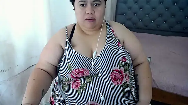 Snapshot of hotlesby4uxxx chatting on December 4, 8:07 pm hotlesby4uxxx online show from December 4, 8:07 pm