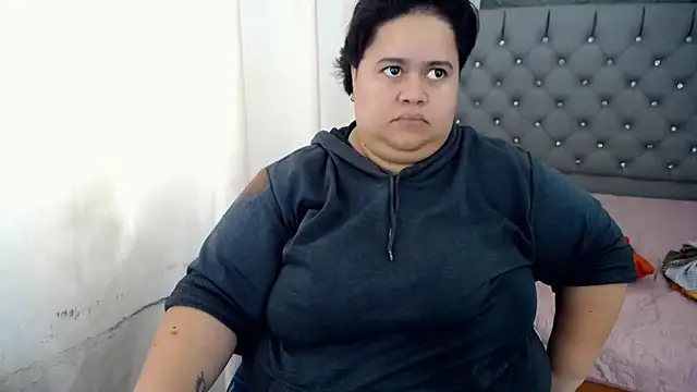 Snapshot of hotlesby4uxxx chatting on December 5, 8:00 pm hotlesby4uxxx online show from December 5, 8:00 pm