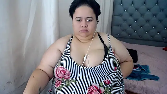 Snapshot of hotlesby4uxxx chatting on December 12, 11:03 pm hotlesby4uxxx online show from December 12, 11:03 pm