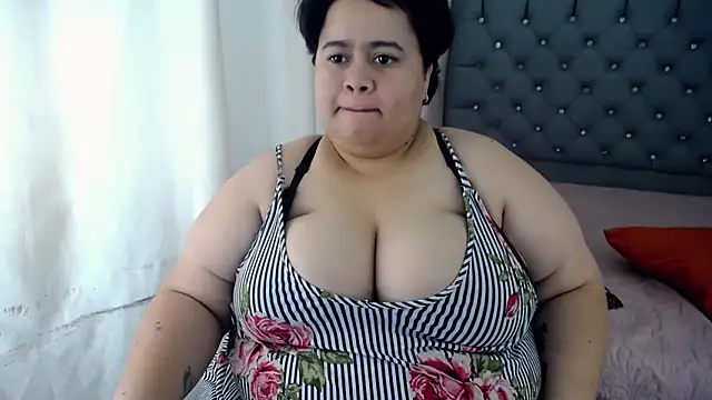 Snapshot of hotlesby4uxxx chatting on December 13, 7:53 pm hotlesby4uxxx online show from December 13, 7:53 pm