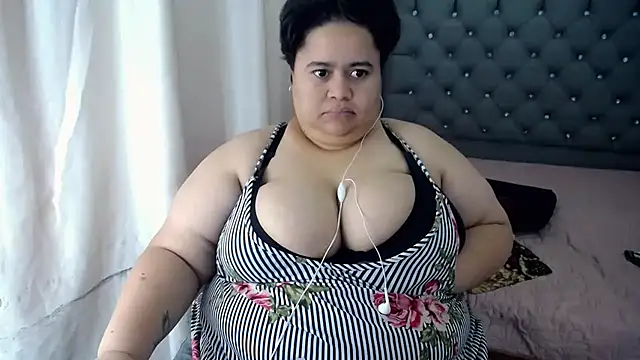 Snapshot of hotlesby4uxxx chatting on December 13, 10:55 pm hotlesby4uxxx online show from December 13, 10:55 pm