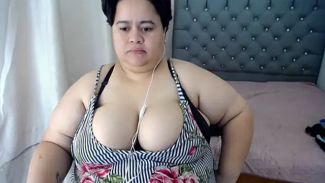 Snapshot of hotlesby4uxxx chatting on December 14, 11:01 pm hotlesby4uxxx online show from December 14, 11:01 pm