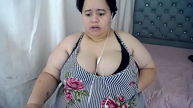 Snapshot of hotlesby4uxxx chatting on December 17, 4:43 pm hotlesby4uxxx online show from December 17, 4:43 pm