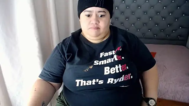 Snapshot of hotlesby4uxxx chatting on December 19, 12:01 pm hotlesby4uxxx online show from December 19, 12:01 pm