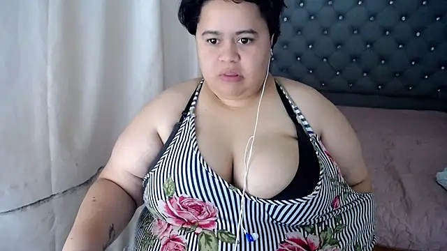 Snapshot of hotlesby4uxxx chatting on December 28, 4:52 pm hotlesby4uxxx online show from December 28, 4:52 pm