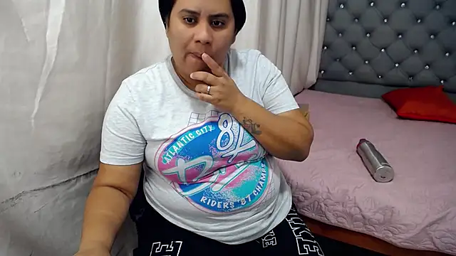 Snapshot of hotlesby4uxxx chatting on January 10, 11:08 pm hotlesby4uxxx online show from January 10, 11:08 pm