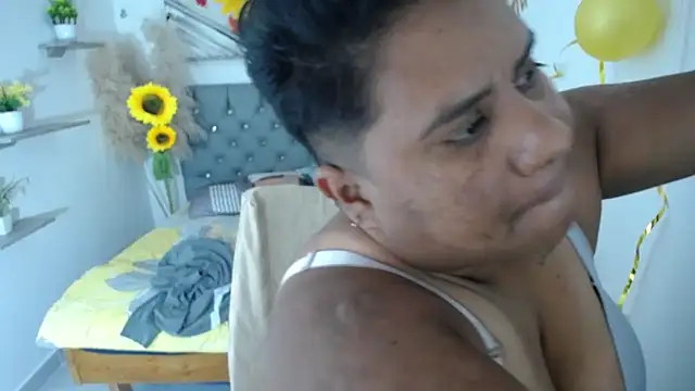 Snapshot of hotlesby4uxxx chatting on September 15, 7:03 pm hotlesby4uxxx online show from September 15, 7:03 pm