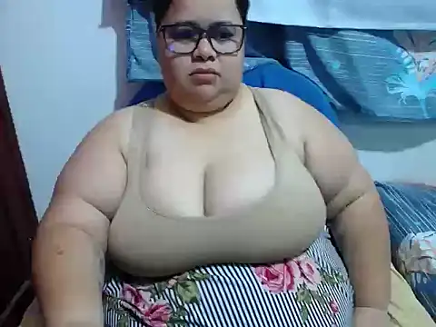 Snapshot of hotlesby4uxxx chatting on June 3, 11:43 pm hotlesby4uxxx online show from June 3, 11:43 pm