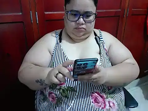 Snapshot of hotlesby4uxxx chatting on June 18, 1:59 pm hotlesby4uxxx online show from June 18, 1:59 pm