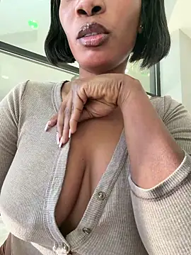 Snapshot of __Nessa__ chatting on March 28, 1:11 pm Nessa online show from March 28, 1:11 pm