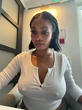 Snapshot of __Nessa__ chatting on May 14, 11:50 am Nessa online show from May 14, 11:50 am
