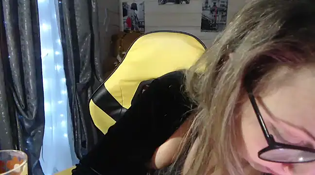 RubiLakros online show from January 22, 10:15 pm