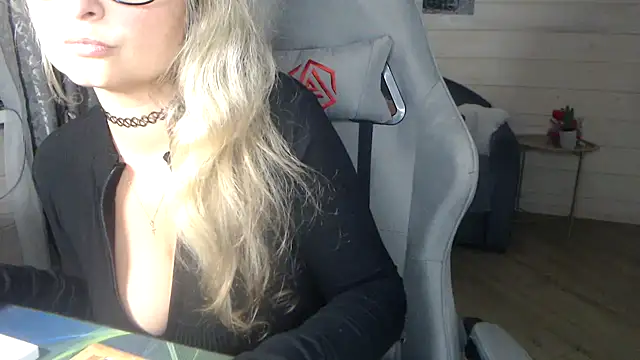 RubiLakros online show from September 8, 7:13 pm