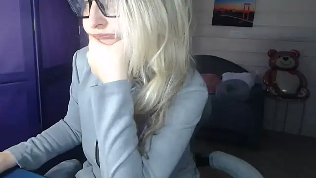 RubiLakros online show from April 27, 1:42 pm