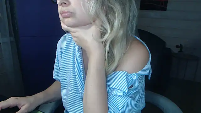 RubiLakros online show from August 7, 9:39 pm