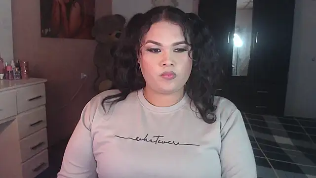 Snapshot of kami_hot_ts chatting on March 17, 5:00 am kami hot ts online show from March 17, 5:00 am