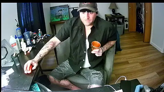 Snapshot of Livingpuddle chatting on July 28, 2:46 pm Livingpuddle online show from July 28, 2:46 pm