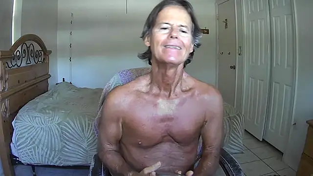Snapshot of nakeedcowboi65 chatting on May 6, 9:20 pm nakeedcowboi65 online show from May 6, 9:20 pm