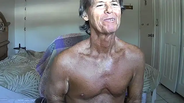 Snapshot of nakeedcowboi65 chatting on May 7, 1:27 pm nakeedcowboi65 online show from May 7, 1:27 pm