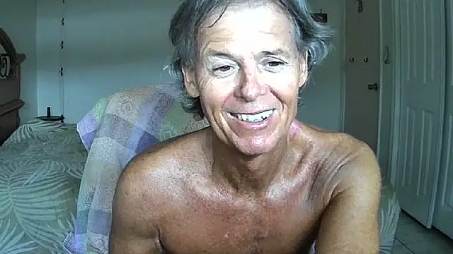 Snapshot of nakeedcowboi65 chatting on May 10, 10:59 pm nakeedcowboi65 online show from May 10, 10:59 pm