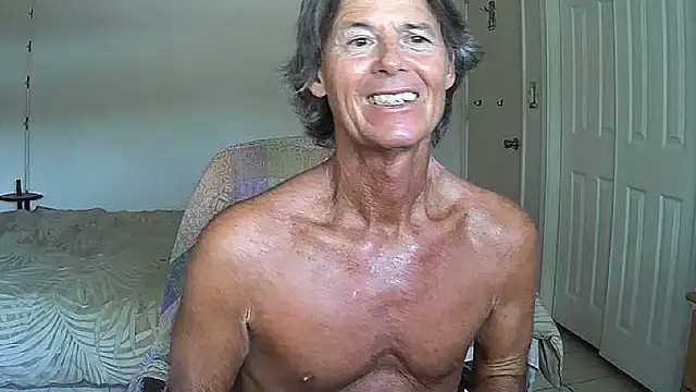 Snapshot of nakeedcowboi65 chatting on May 26, 9:44 pm nakeedcowboi65 online show from May 26, 9:44 pm