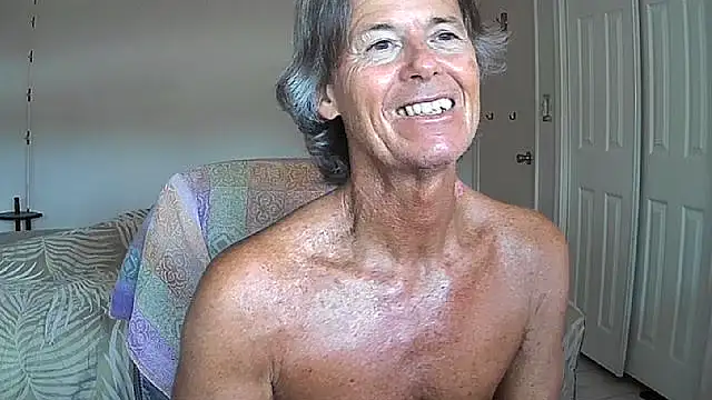 Snapshot of nakeedcowboi65 chatting on June 14, 9:17 pm nakeedcowboi65 online show from June 14, 9:17 pm
