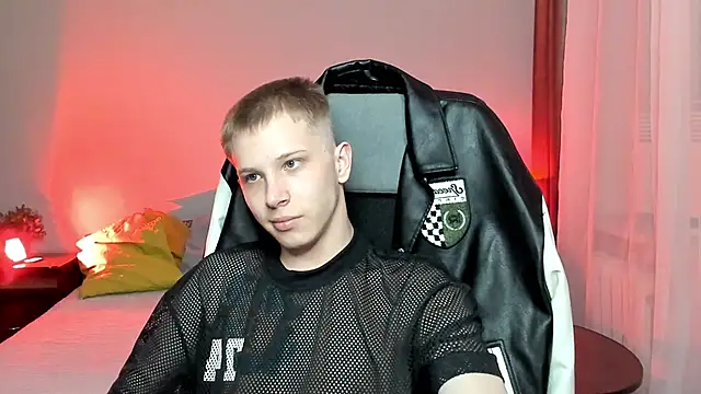 Snapshot of arlekincrop chatting on March 22, 4:47 pm arlekincrop online show from March 22, 4:47 pm