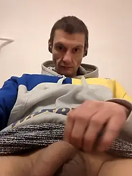 Snapshot of maciej chatting on January 12, 1:11 am maciej online show from January 12, 1:11 am