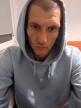 Snapshot of maciej chatting on May 11, 1:44 am maciej online show from May 11, 1:44 am